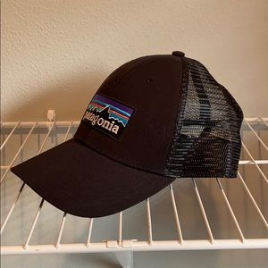 Patagonia snap back trucker hat